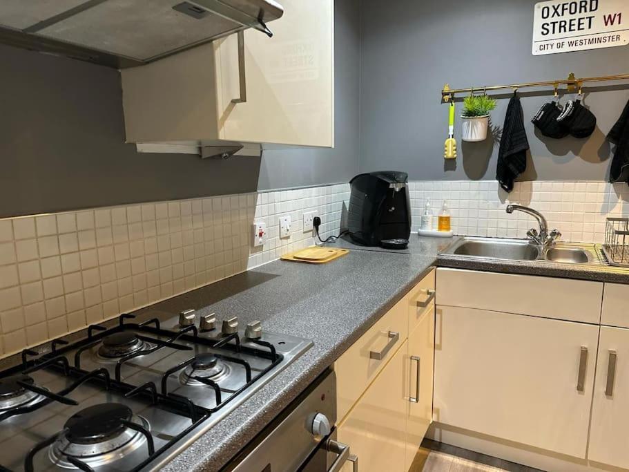 Stunning Luxury Croydon Apartment Gatwick Airport Close เพอร์ลีย์ ภายนอก รูปภาพ