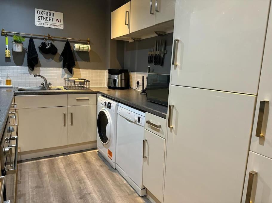 Stunning Luxury Croydon Apartment Gatwick Airport Close เพอร์ลีย์ ภายนอก รูปภาพ