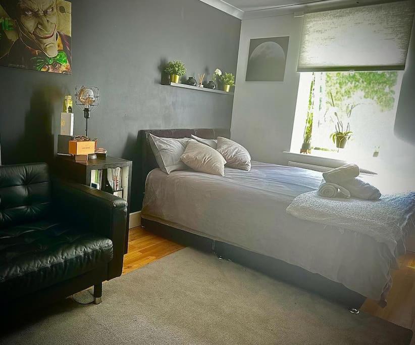 Stunning Luxury Croydon Apartment Gatwick Airport Close เพอร์ลีย์ ภายนอก รูปภาพ