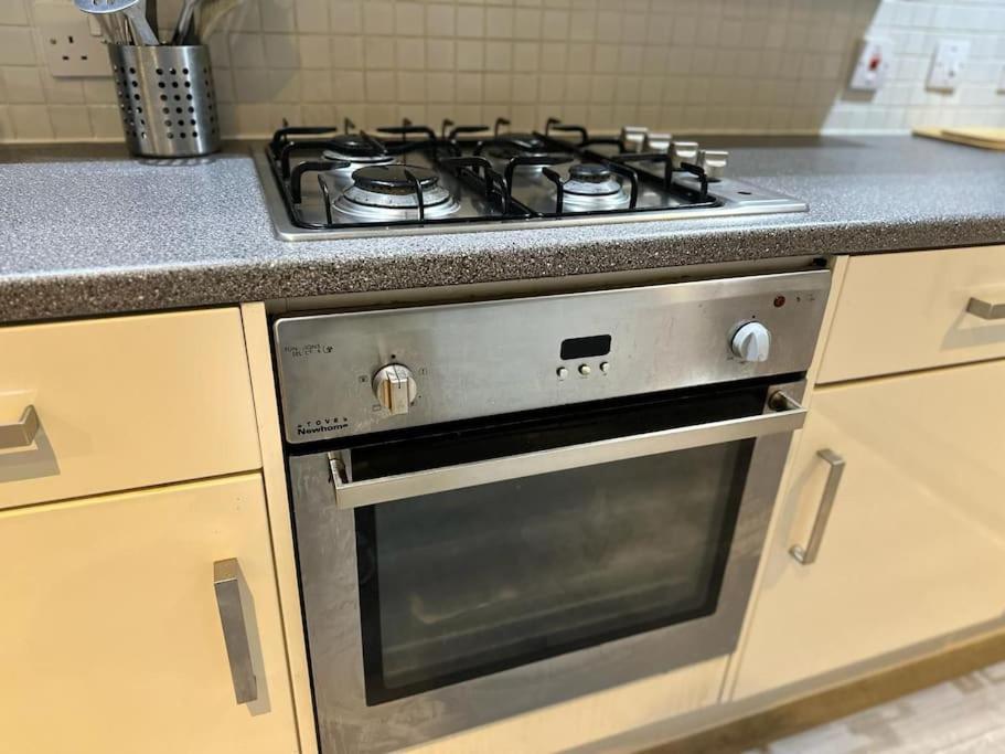 Stunning Luxury Croydon Apartment Gatwick Airport Close เพอร์ลีย์ ภายนอก รูปภาพ