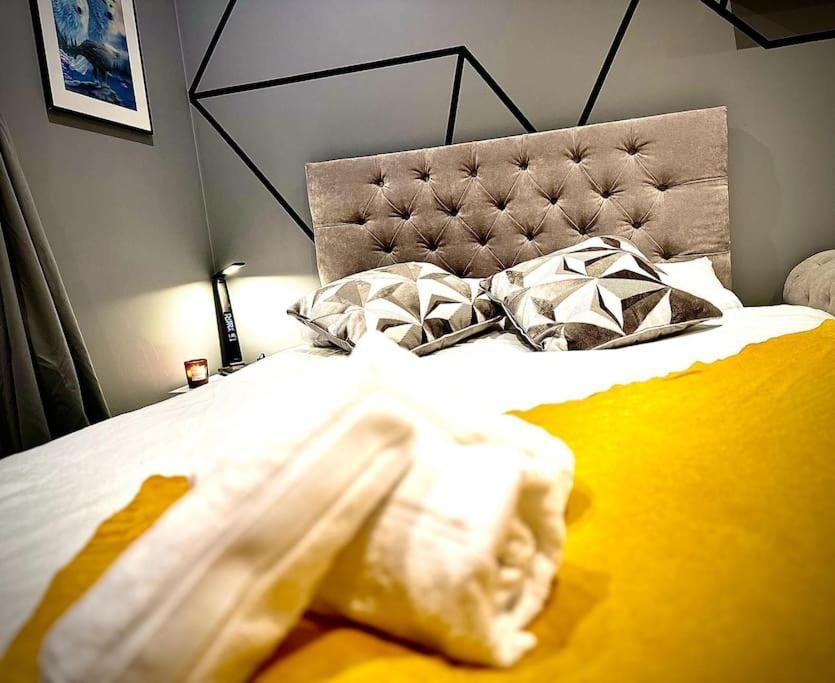 Stunning Luxury Croydon Apartment Gatwick Airport Close เพอร์ลีย์ ภายนอก รูปภาพ