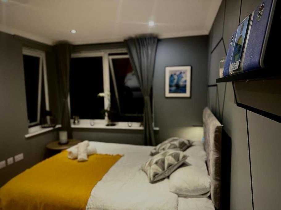 Stunning Luxury Croydon Apartment Gatwick Airport Close เพอร์ลีย์ ภายนอก รูปภาพ